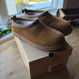 UGG Kolaburra Tasman Slippers - W Burree. NWT